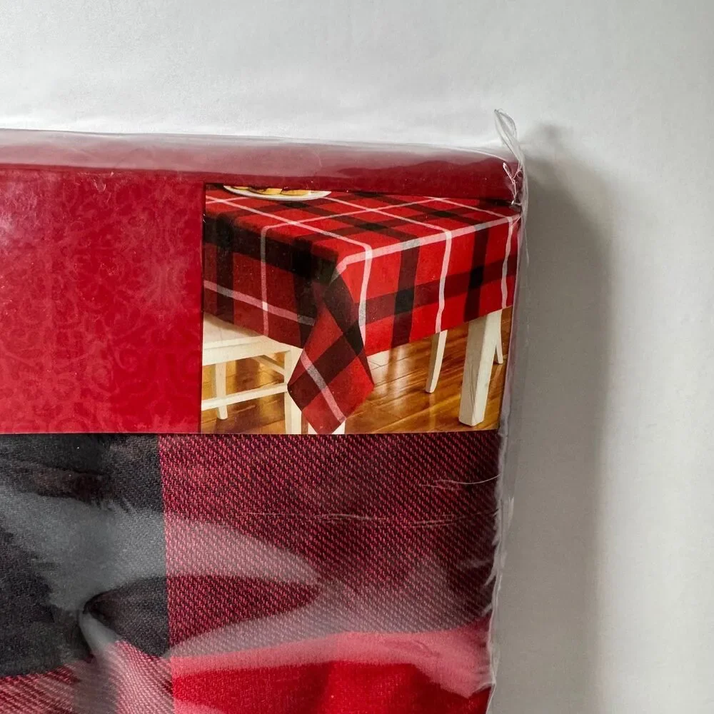 St. Nicholas Square Christmas Cabin Tablecloth Holiday Plaid Oblong 60 in x 102